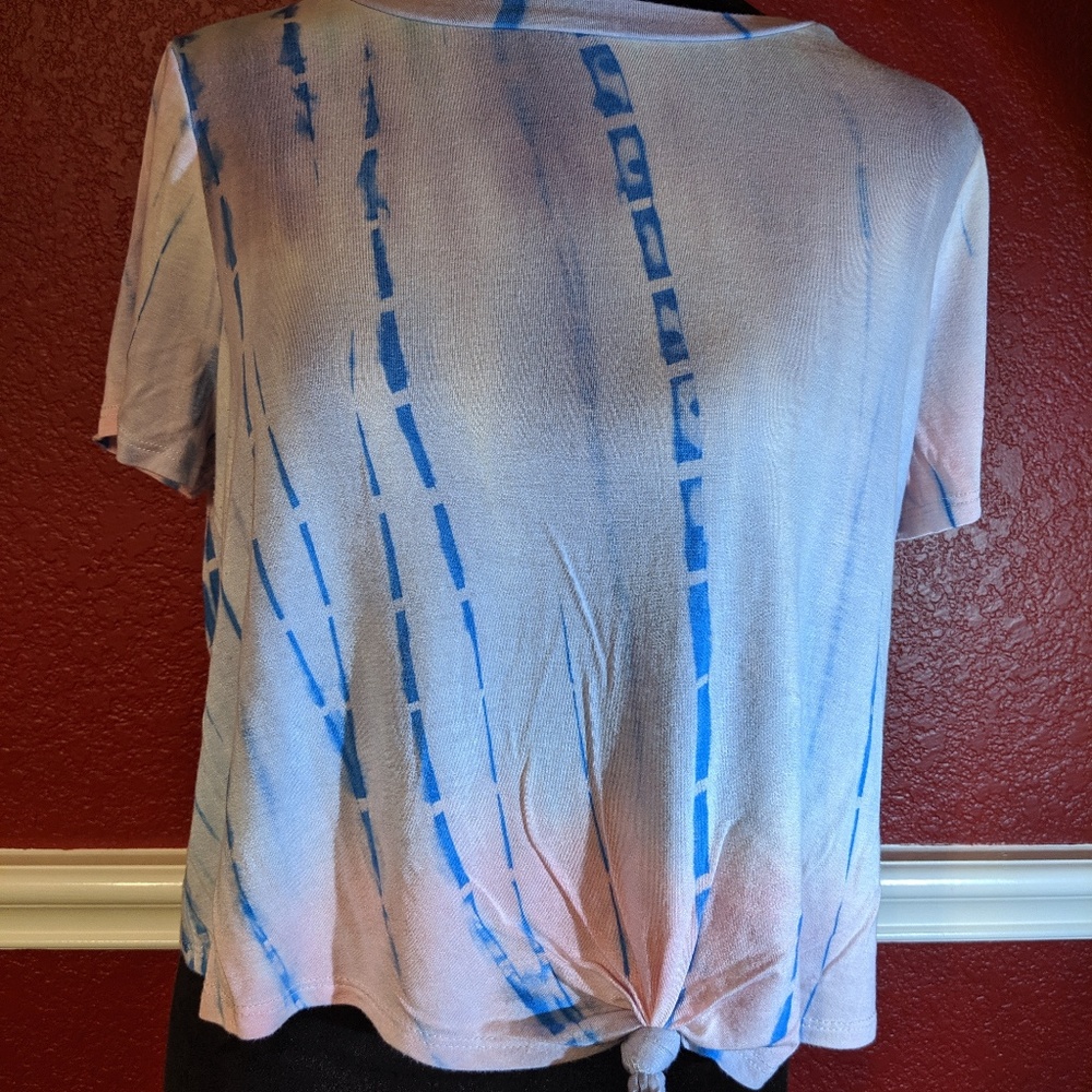 Forever 21 Tie-dye cropped shirt w/ knotted detail